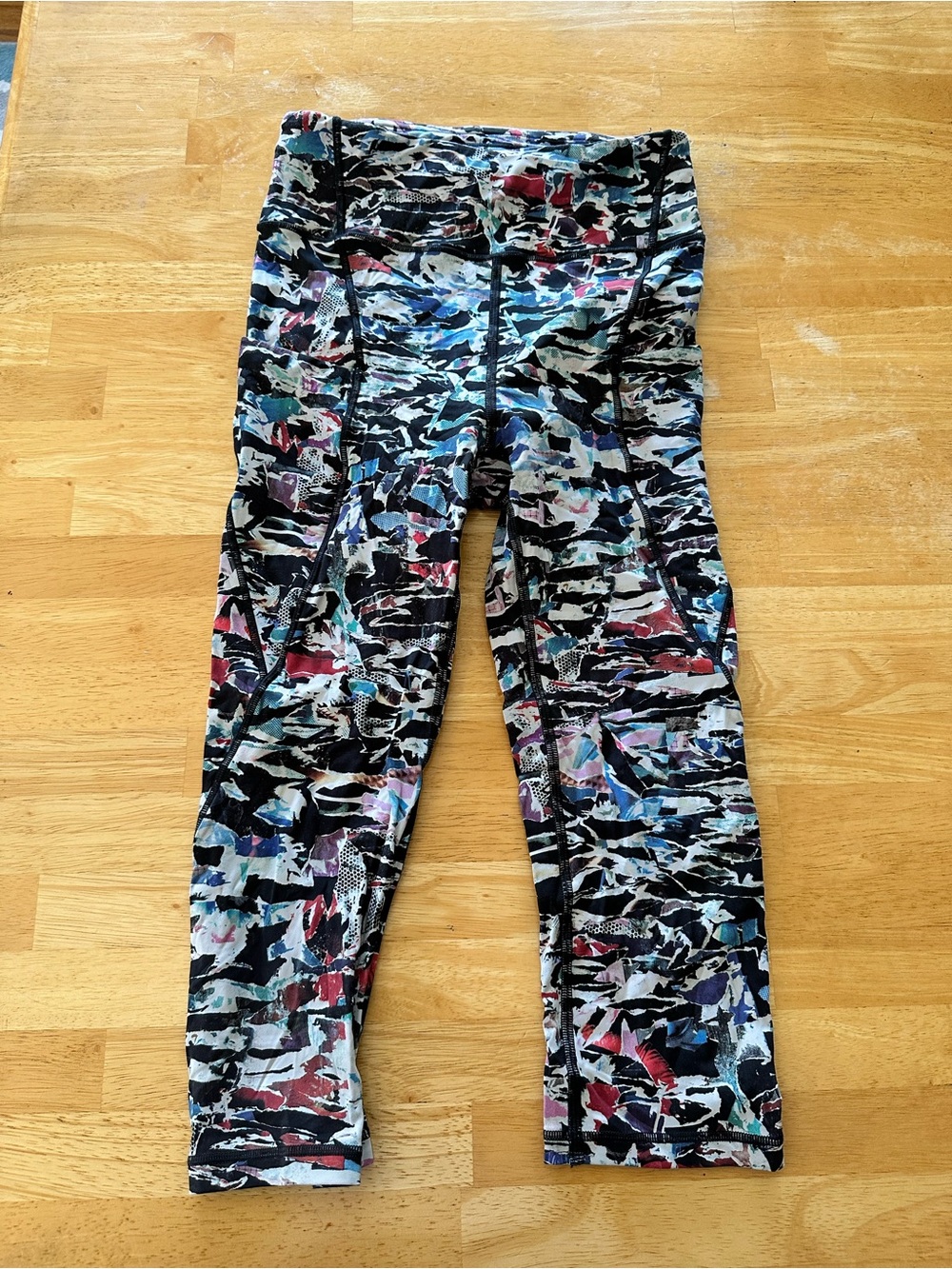Lululemon leggings size 4